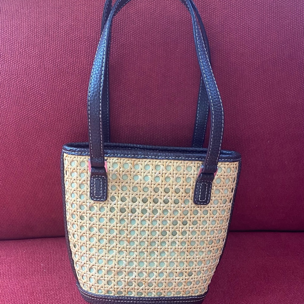 LIZ CLAIBORNE RATTAN SHOULDER BAG/ COLOR -TAN / BROWN/ SIZE SMALL.